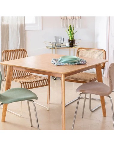 Mesa Cleto 100x100 madera natural ideal salones modernos