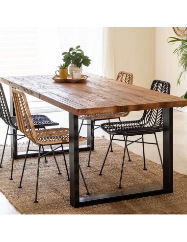 Mesa Dámasa elegante y robusta