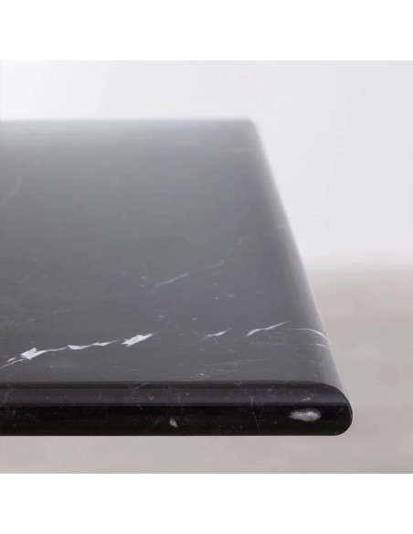 detalle piedra negra